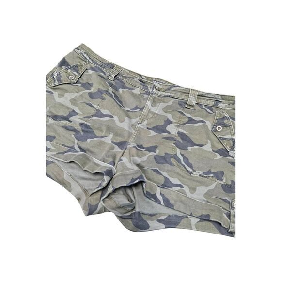 TORRID Army Green Camouflage Cargo Shorts Womens Size 22 Plus Size - Picture 3 of 10